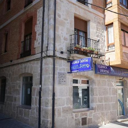 Apartamentos Turisticos Empecinado Roa Екстериор снимка