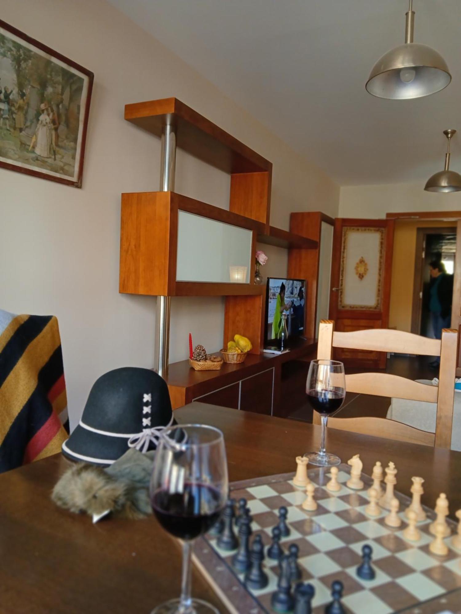 Apartamentos Turisticos Empecinado Roa Екстериор снимка